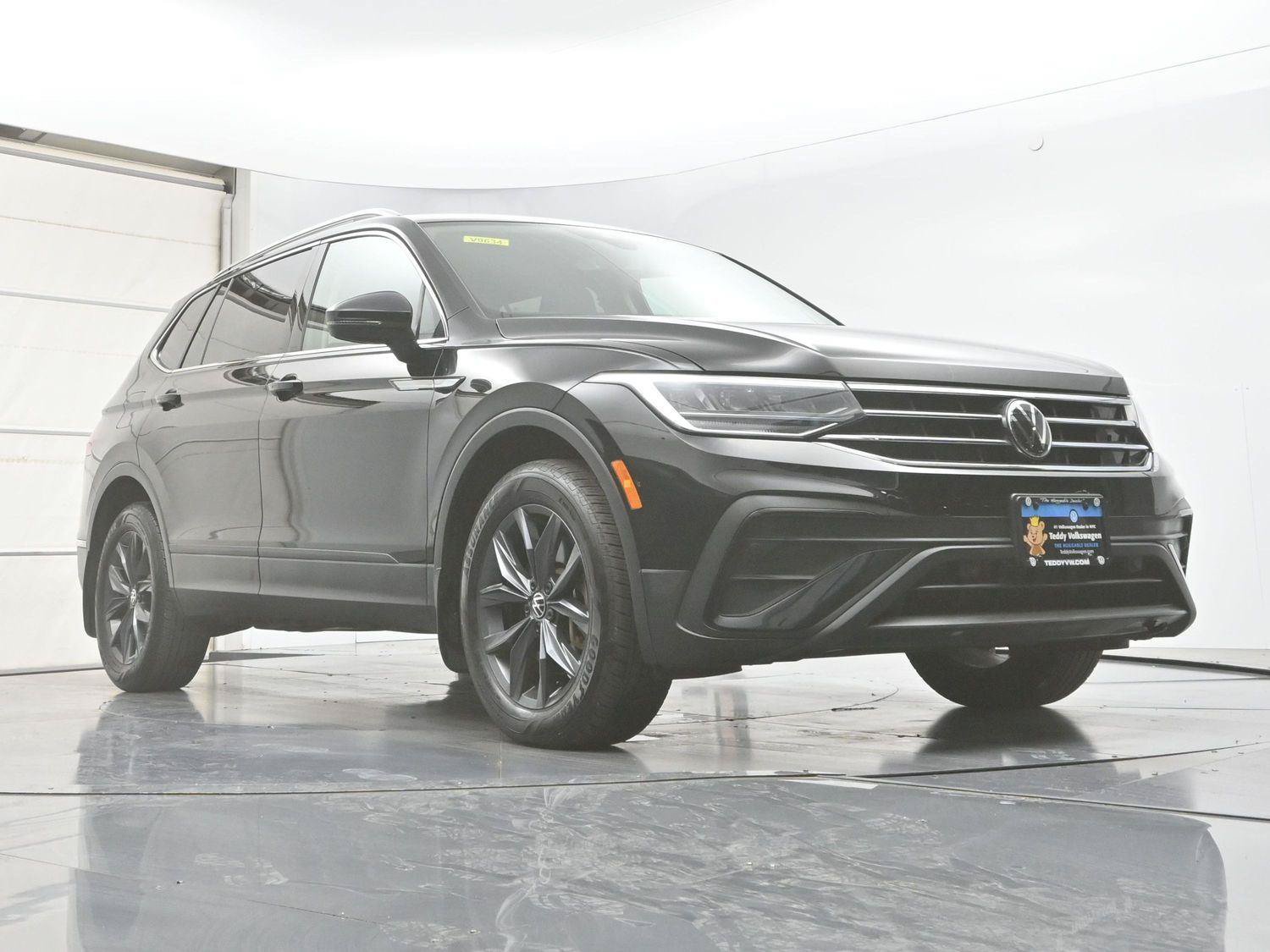 Used 2022 Volkswagen Tiguan SE AWD/4WD image 29