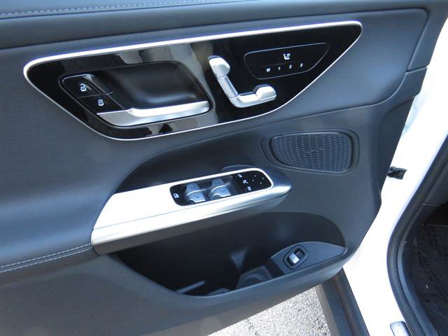 Used 2025 Mercedes-Benz GLC 300 4MATIC image 8