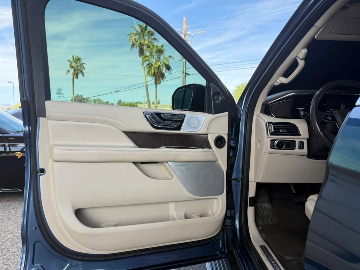 Used 2020 Lincoln Navigator Reserve w/ Luxury Package AWD/4WD image 38