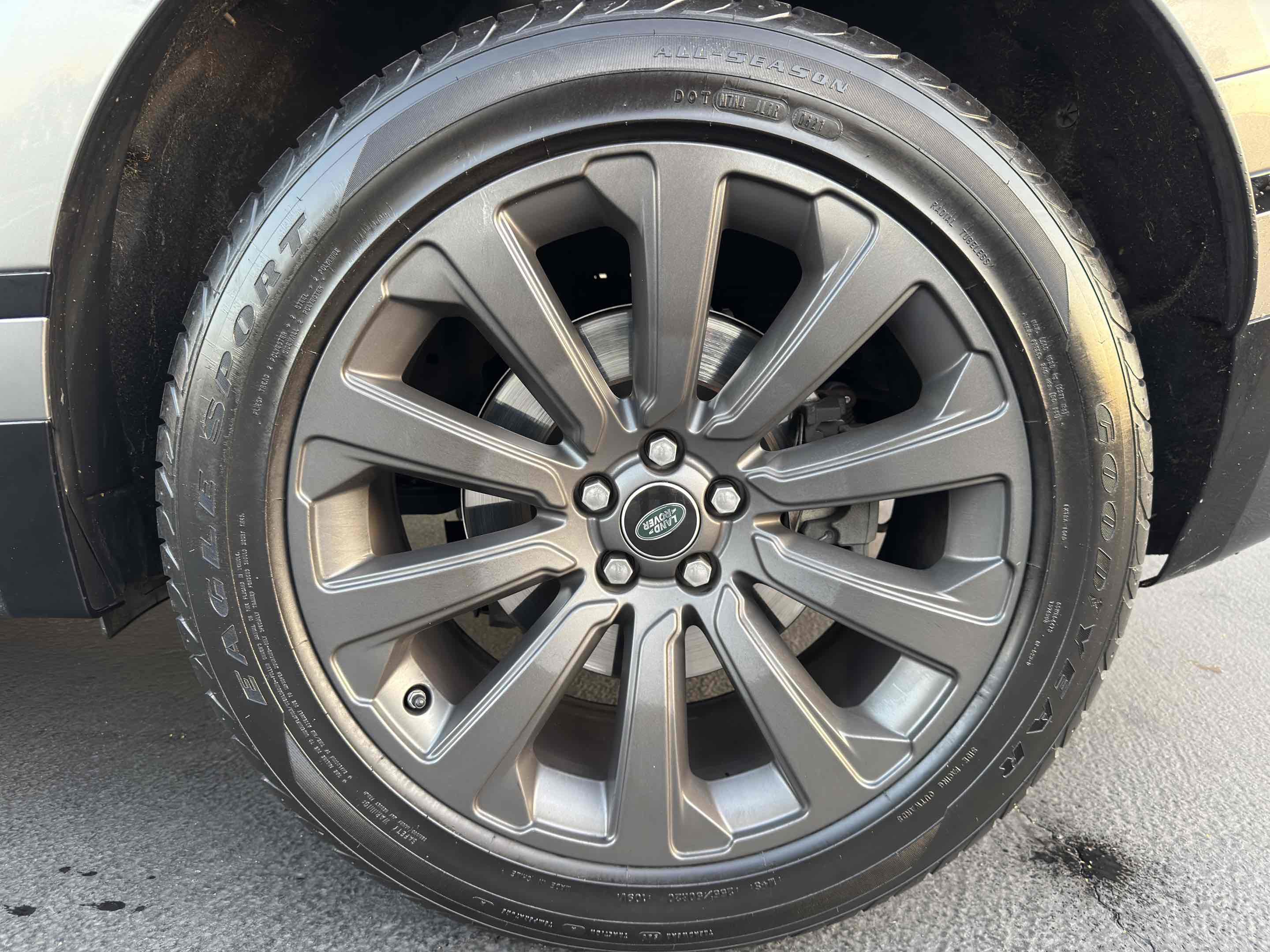 Used 2018 Land Rover Range Rover Velar R-Dynamic SE image 21