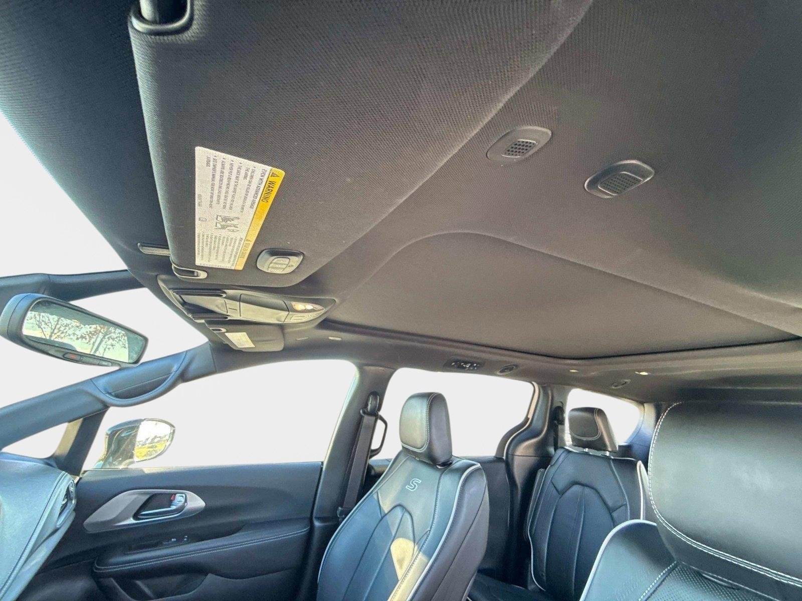 Used 2024 Chrysler Pacifica Limited w/ S Appearance Package image 33