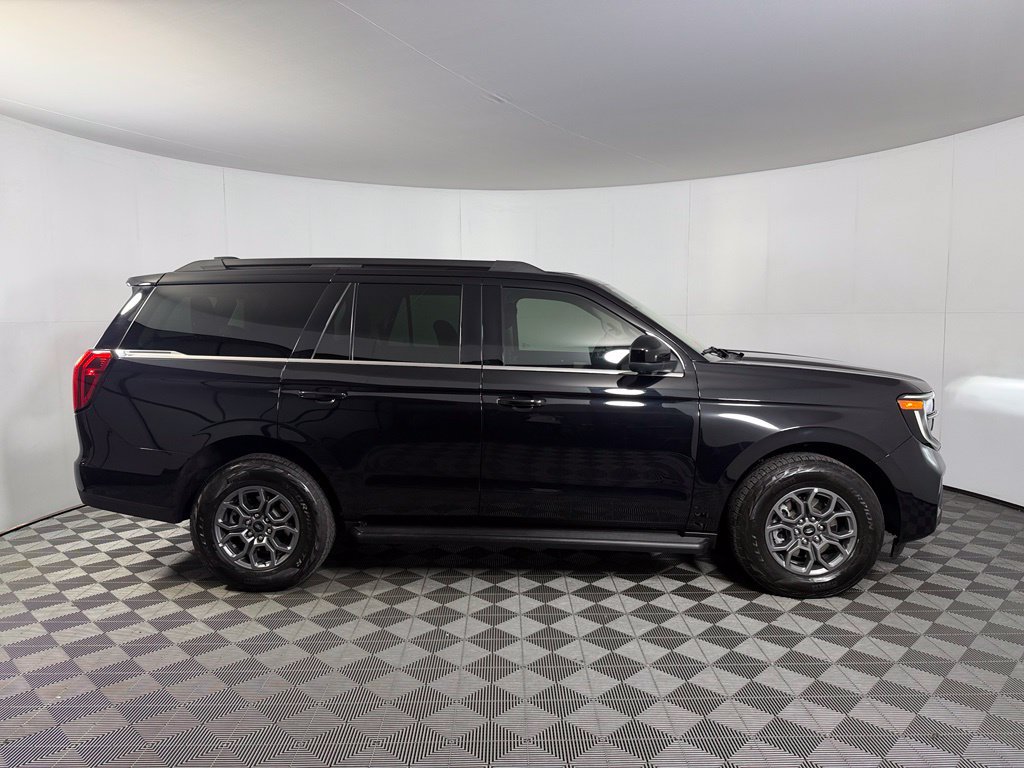 Used 2025 Ford Expedition Active AWD/4WD image 4