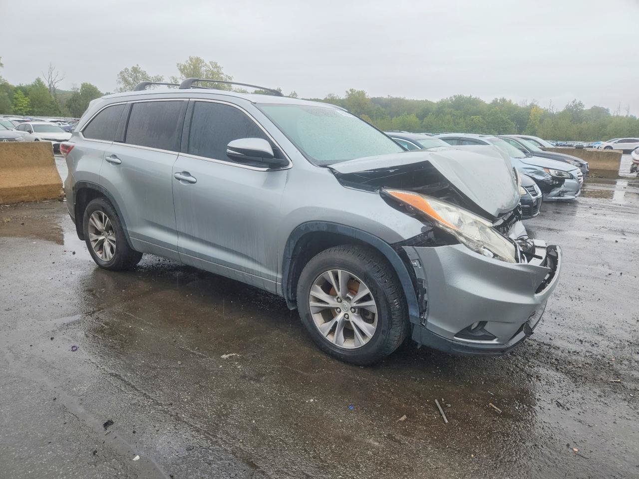 Used 2015 Toyota Highlander XLE AWD/4WD image 1