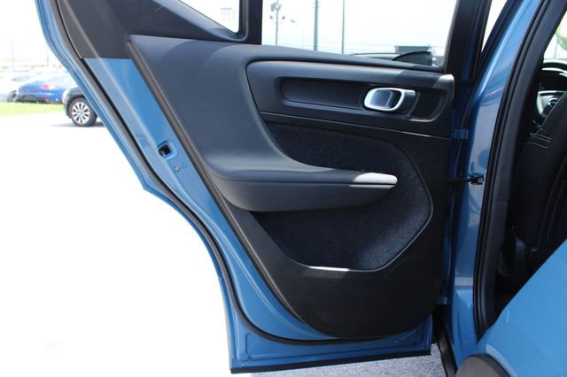Used 2025 Volvo XC40 B5 Plus image 30