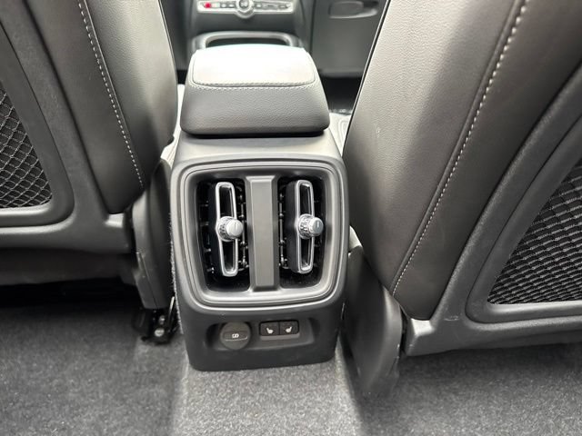 Certified 2025 Volvo XC40 B5 Core AWD/4WD image 16