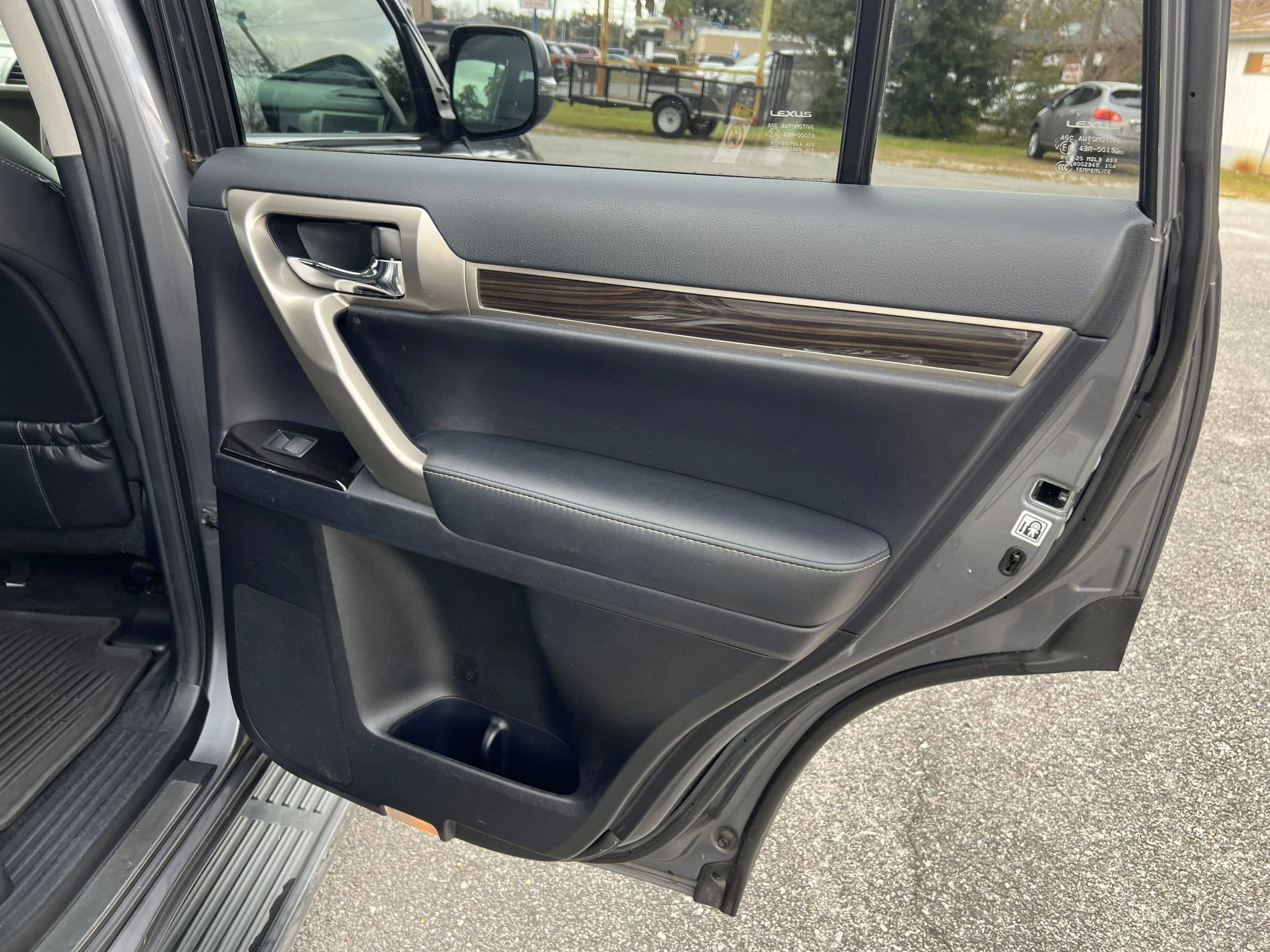 Used 2015 Lexus GX 460 image 17