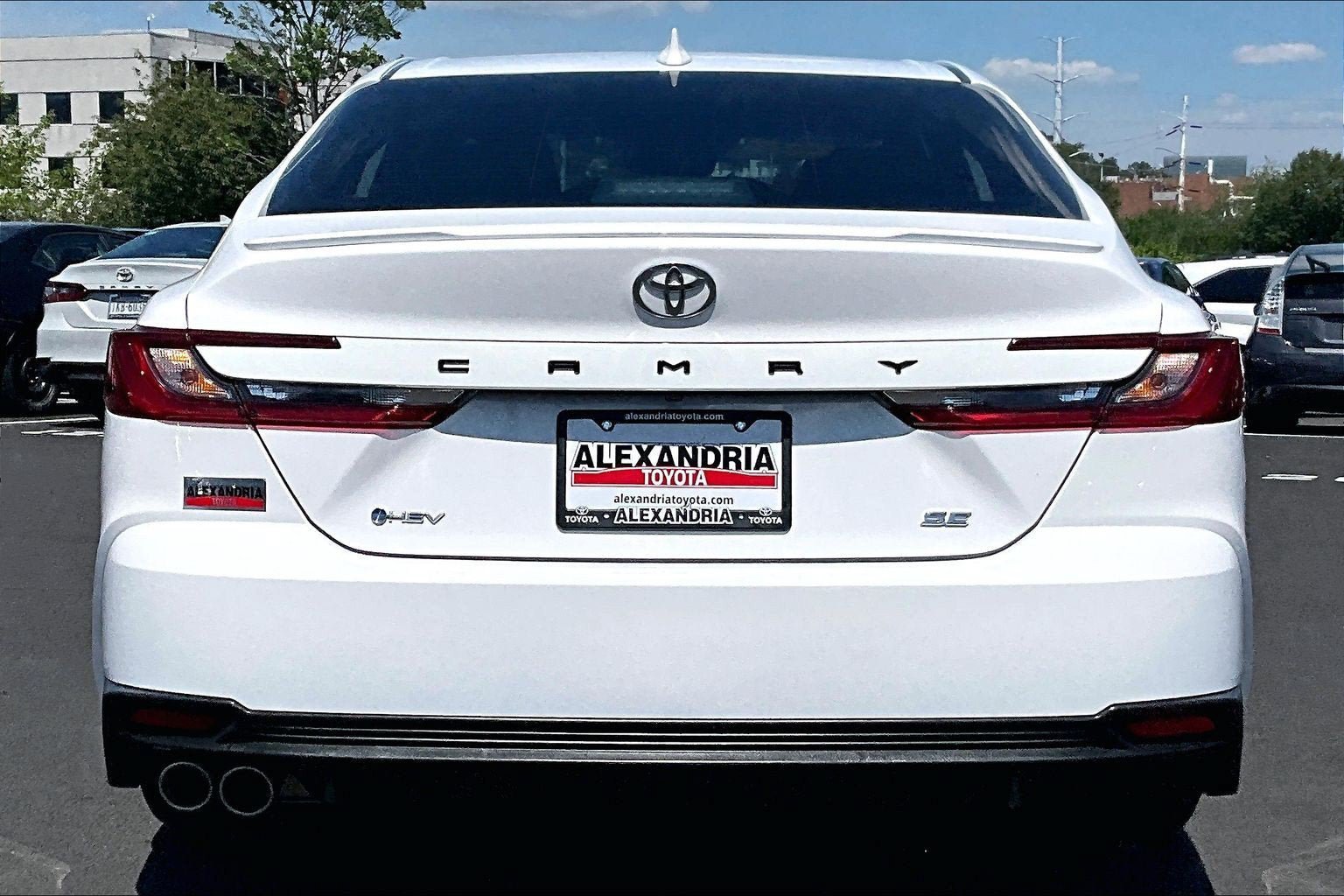 Used 2025 Toyota Camry SE w/ Convenience Package FWD image 4