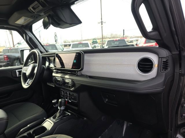 Used 2025 Jeep Wrangler Unlimited Sahara w/ Safety Group image 40