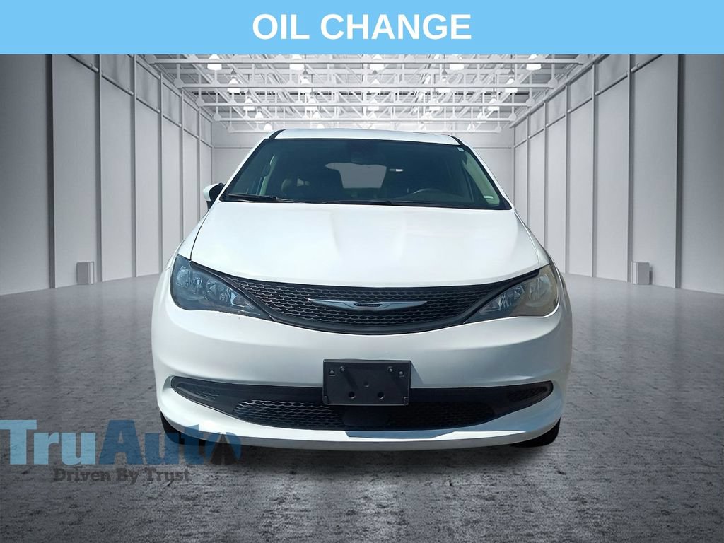 Used 2023 Chrysler Voyager LX FWD image 2