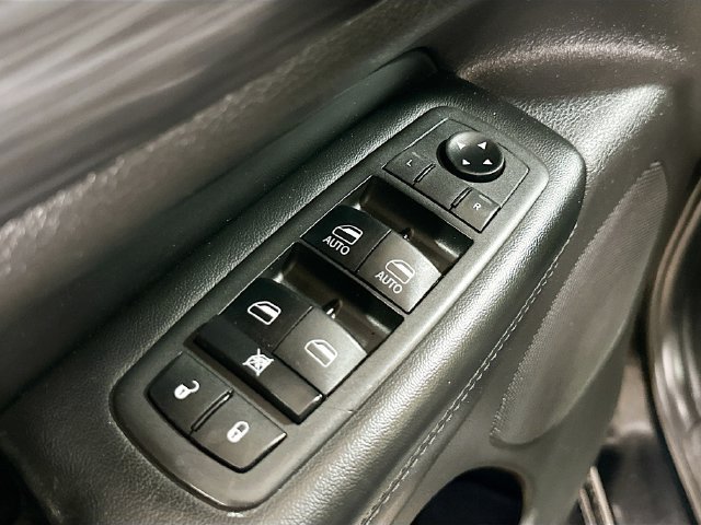 Used 2019 Jeep Grand Cherokee Altitude AWD/4WD image 18