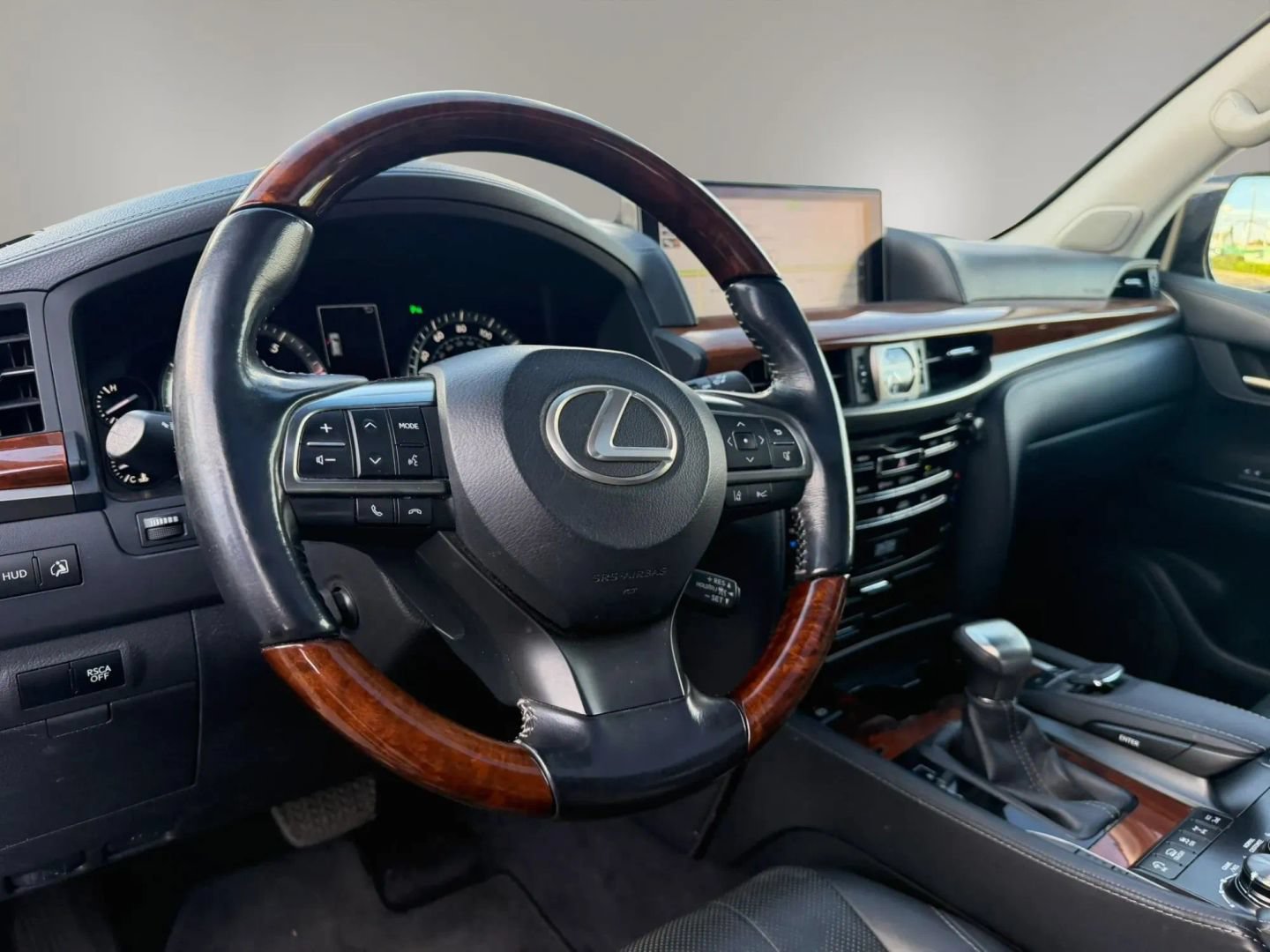 Used 2016 Lexus LX 570 4WD w/ Luxury Package image 11