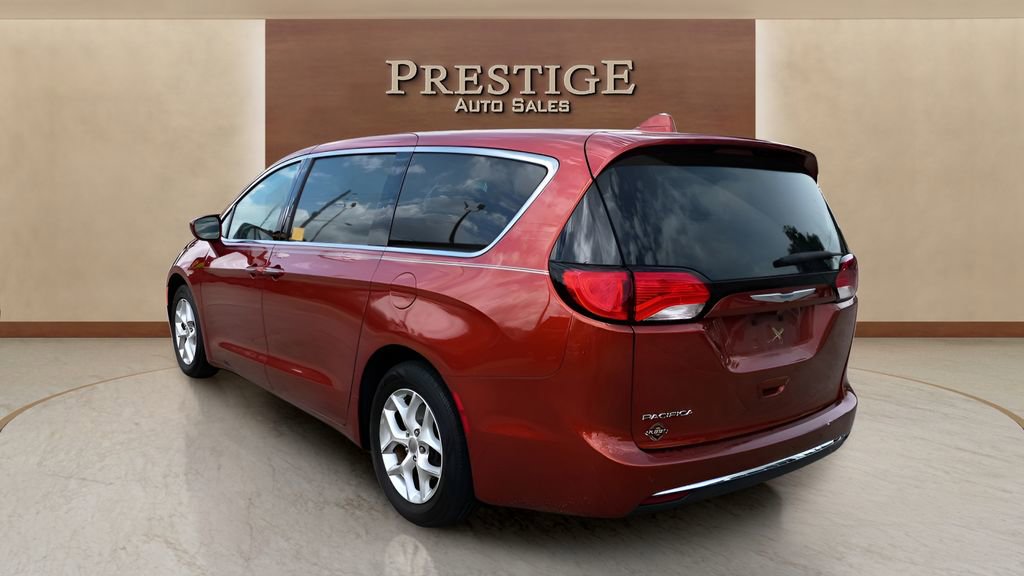 Used 2018 Chrysler Pacifica Touring Plus w/ Tire & Wheel Group image 4