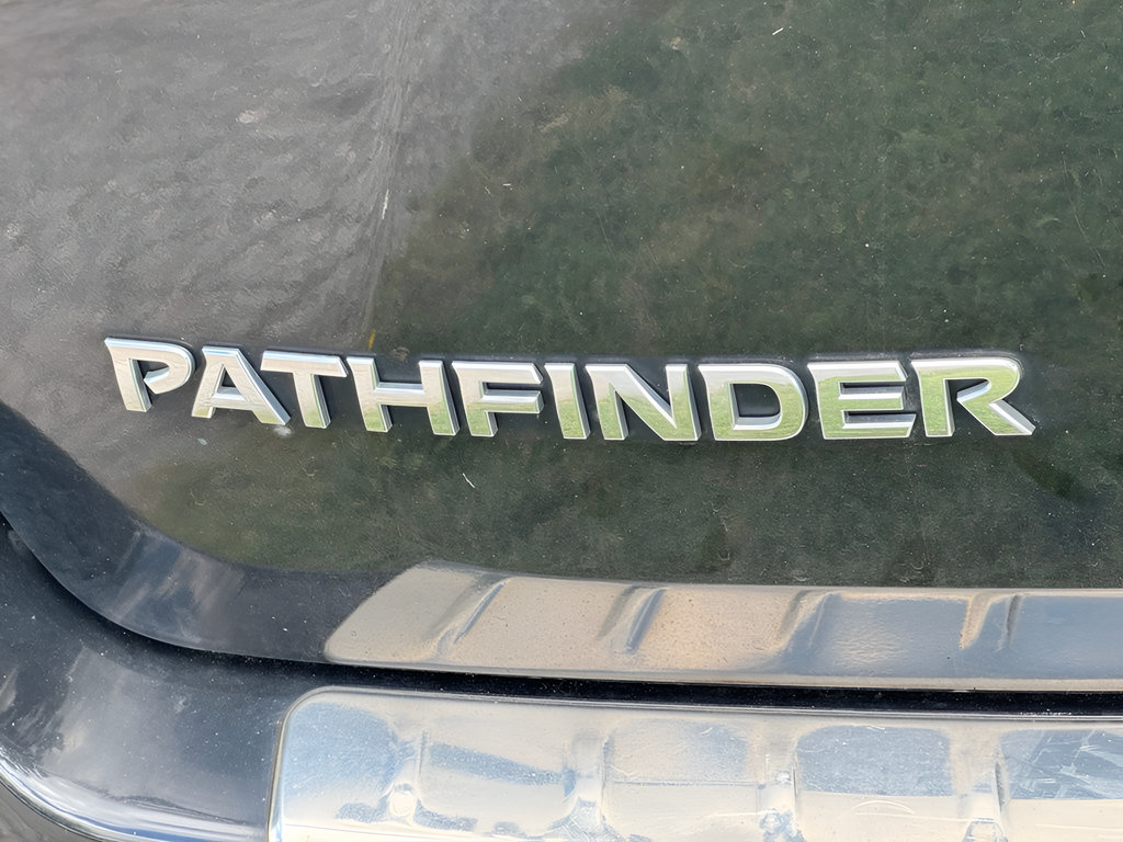 Used 2015 Nissan Pathfinder SL w/ Cargo Package FWD image 9