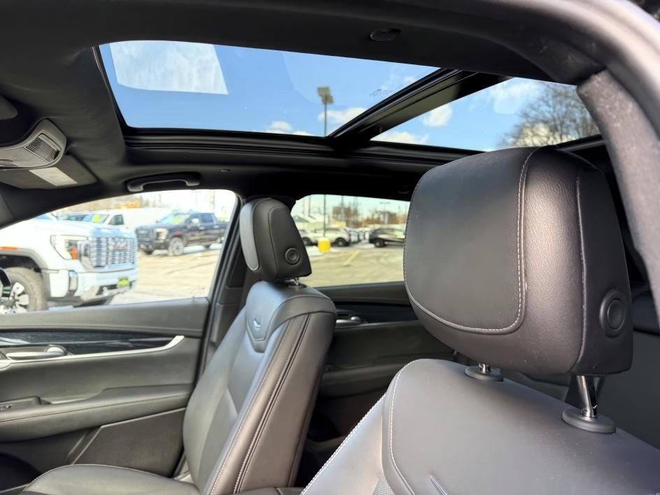 Certified 2025 Cadillac XT5 Premium Luxury image 15