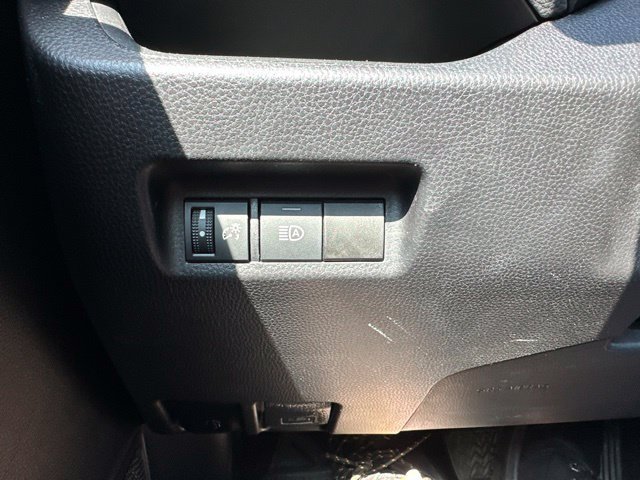 Used 2021 Toyota RAV4 XLE FWD image 40
