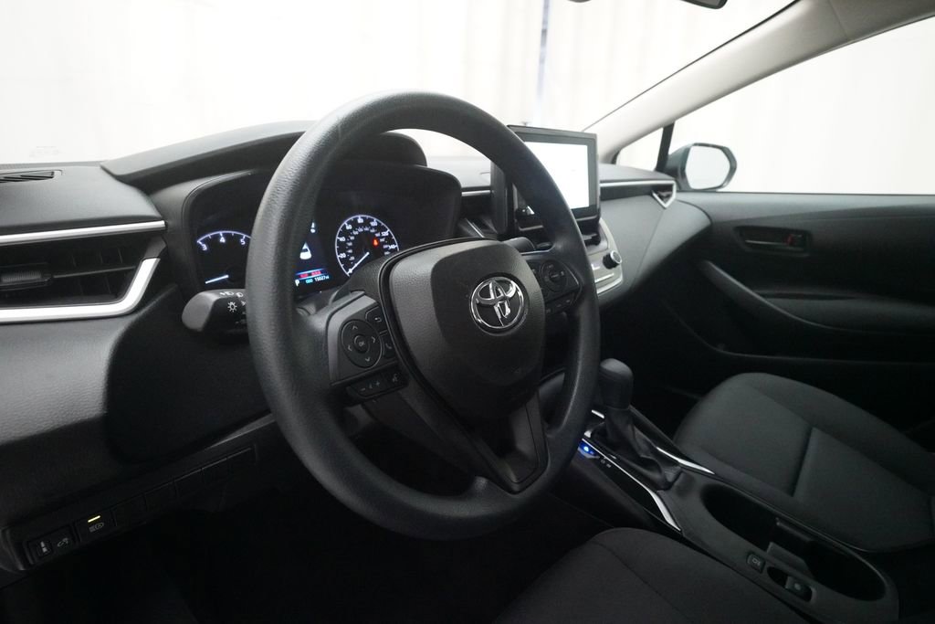 Used 2025 Toyota Corolla LE FWD image 8