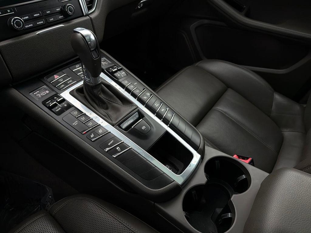 Used 2018 Porsche Macan image 28