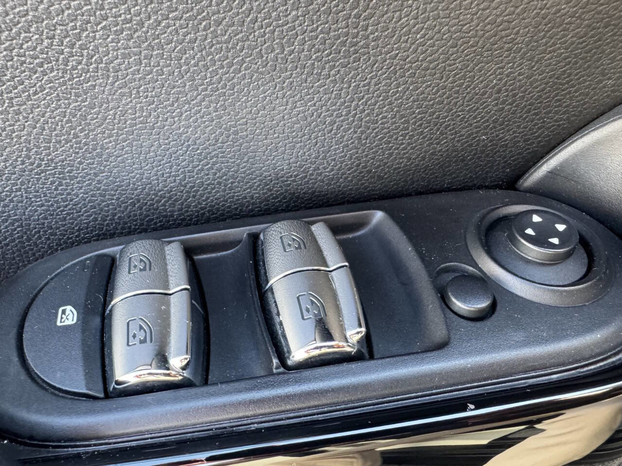 Used 2017 MINI Cooper S image 16