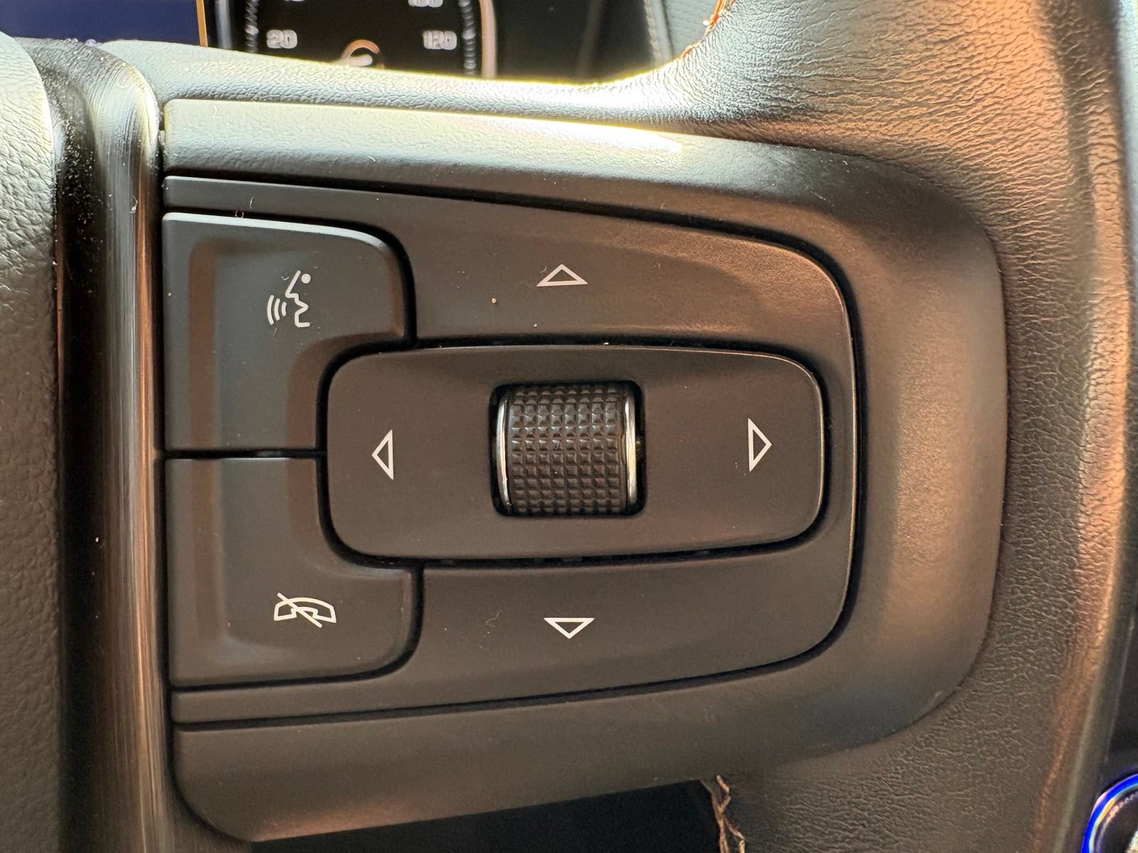 Used 2021 GMC Yukon XL AT4 w/ AT4 Premium Plus Package AWD/4WD image 16