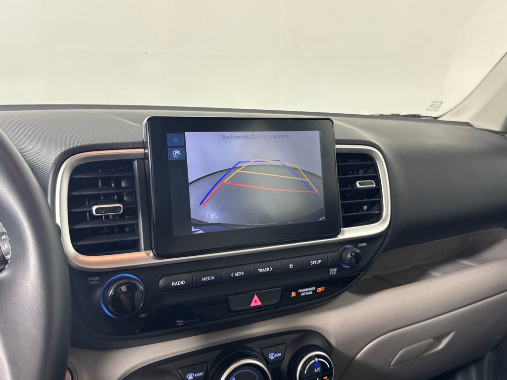 Certified 2025 Hyundai Venue SEL image 19