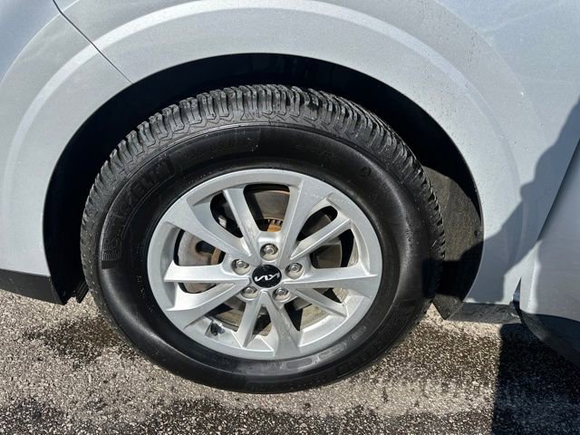 Used 2022 Kia Carnival LX image 33