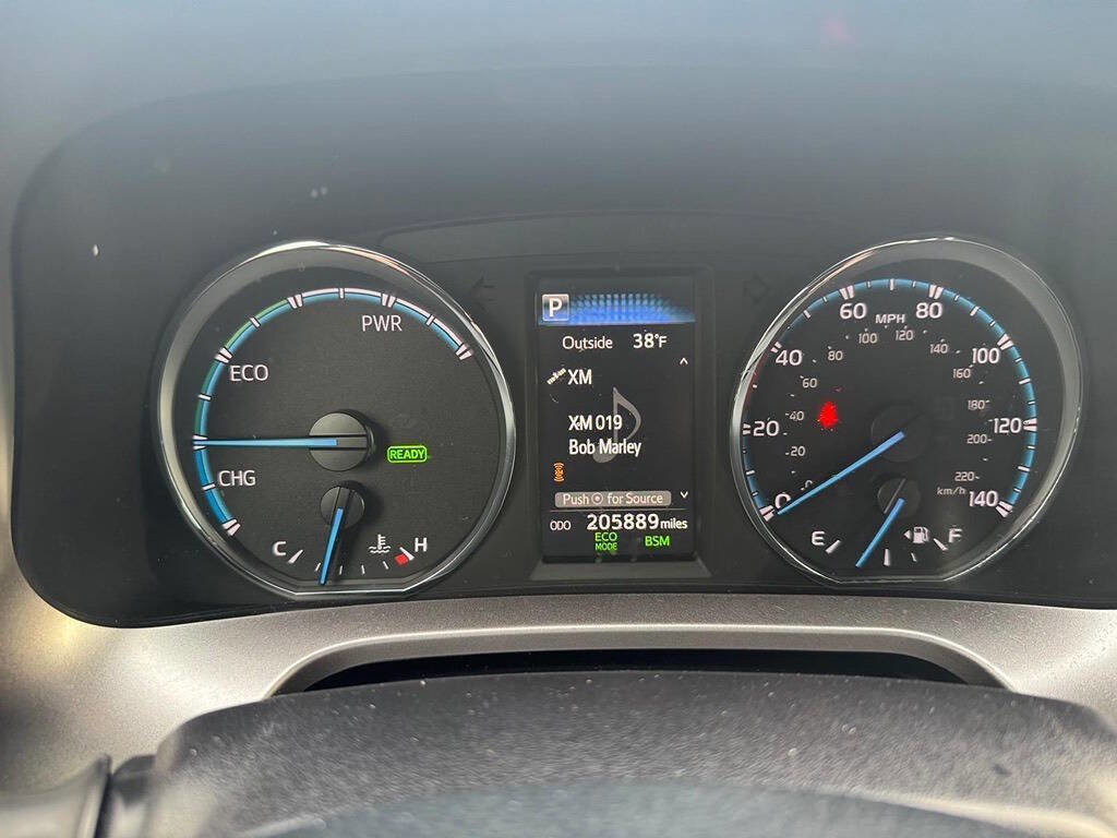 Used 2018 Toyota RAV4 SE image 19