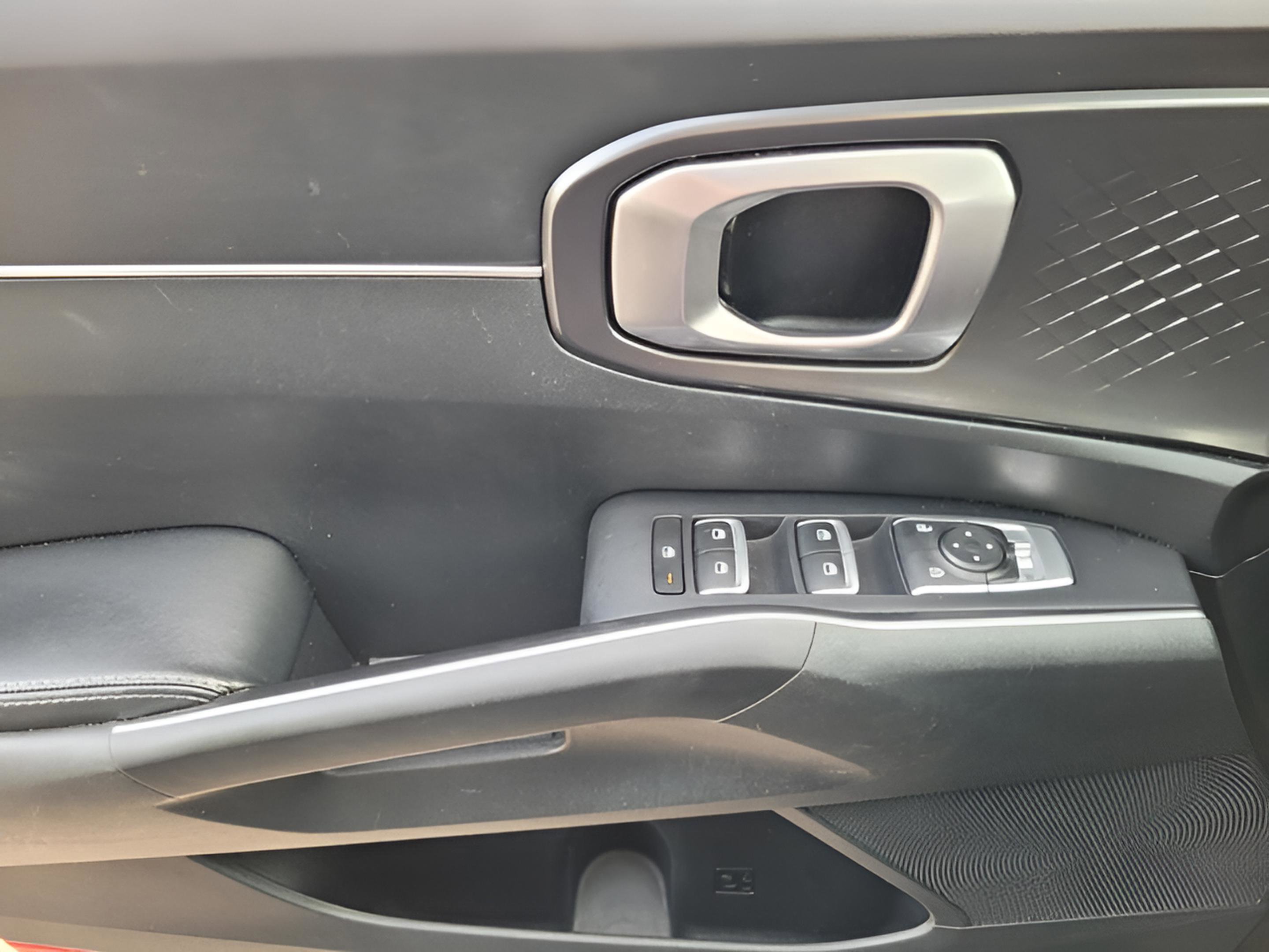 Used 2021 Kia Sorento LX image 21