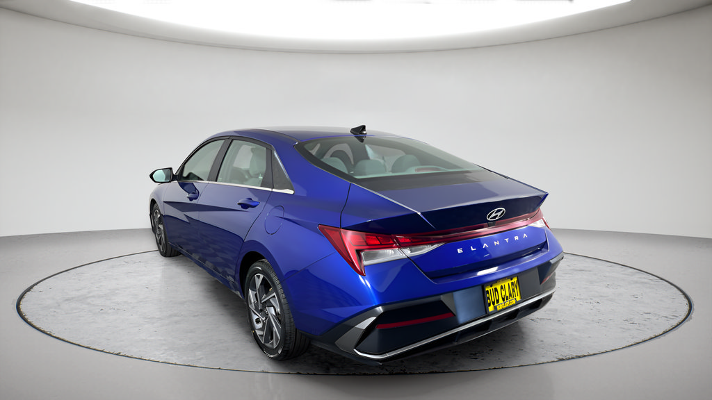 Used 2025 Hyundai Elantra SEL FWD image 5