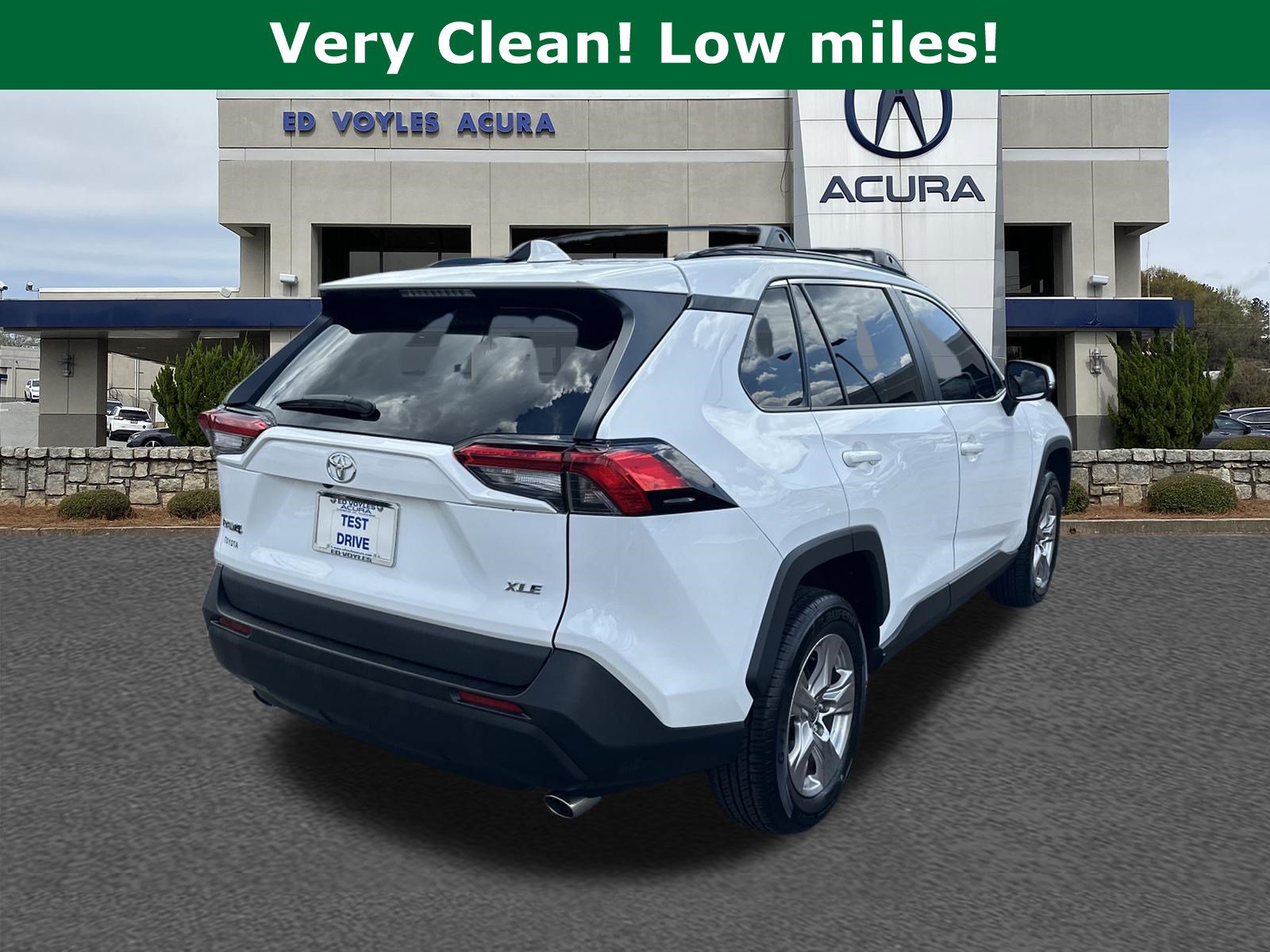 Used 2023 Toyota RAV4 XLE w/ Convenience Package FWD image 5