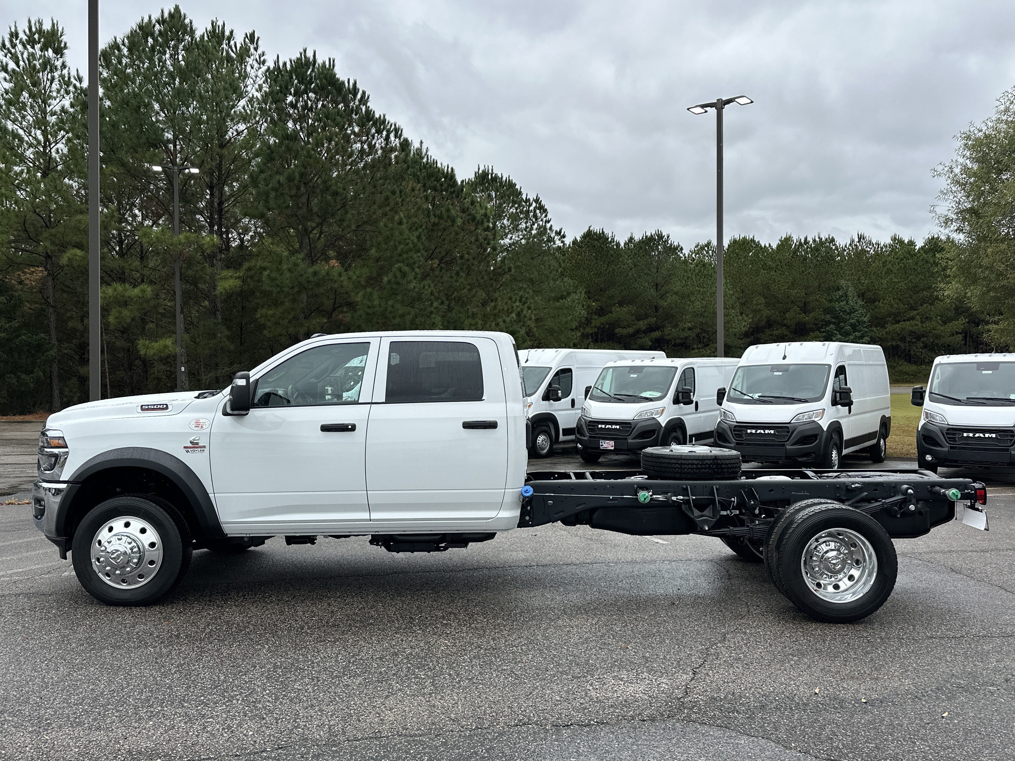 New 2026 RAM 5500 Tradesman w/ Chrome Appearance Group AWD/4WD image 4
