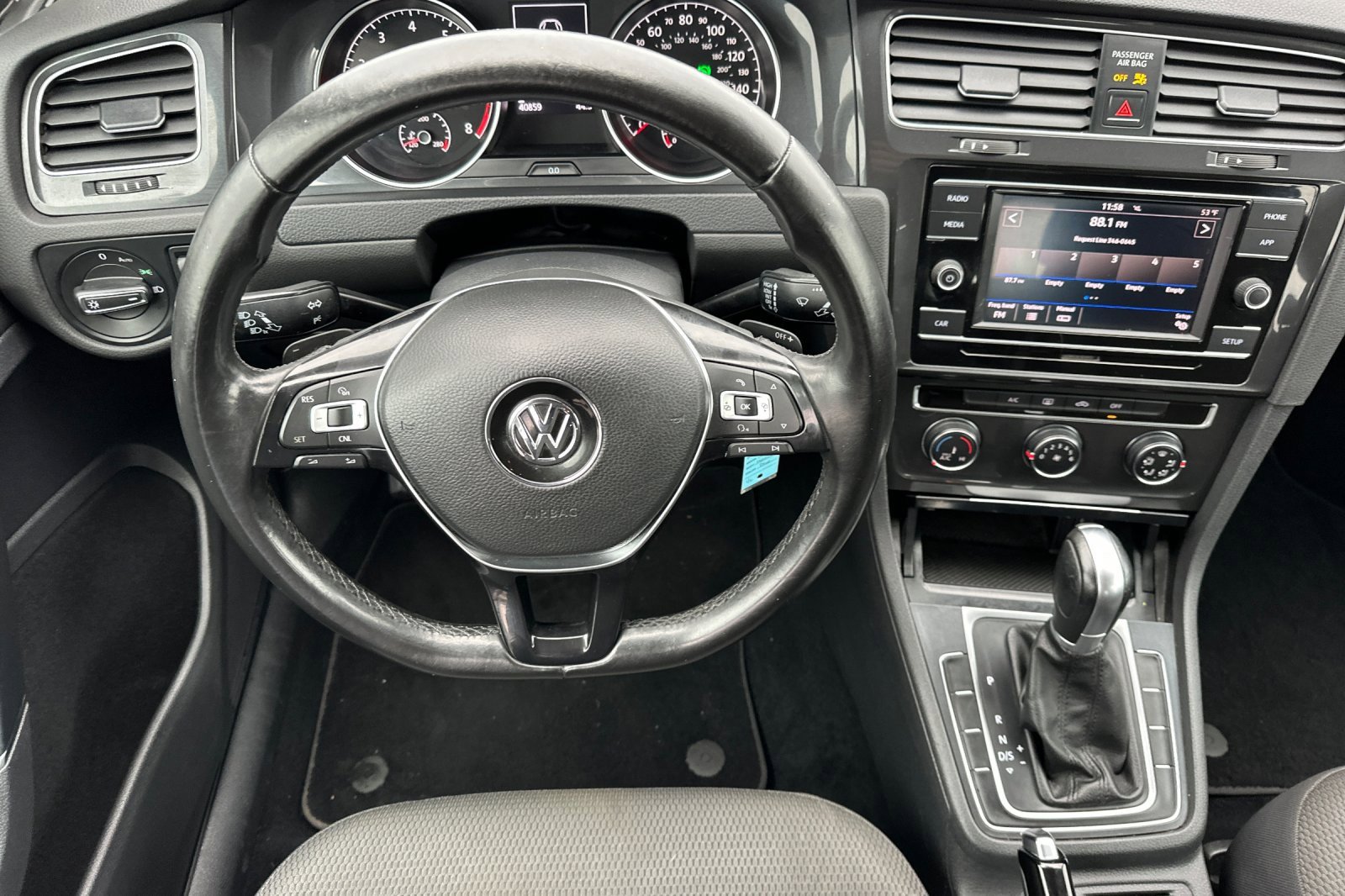 Used 2018 Volkswagen Golf S image 14