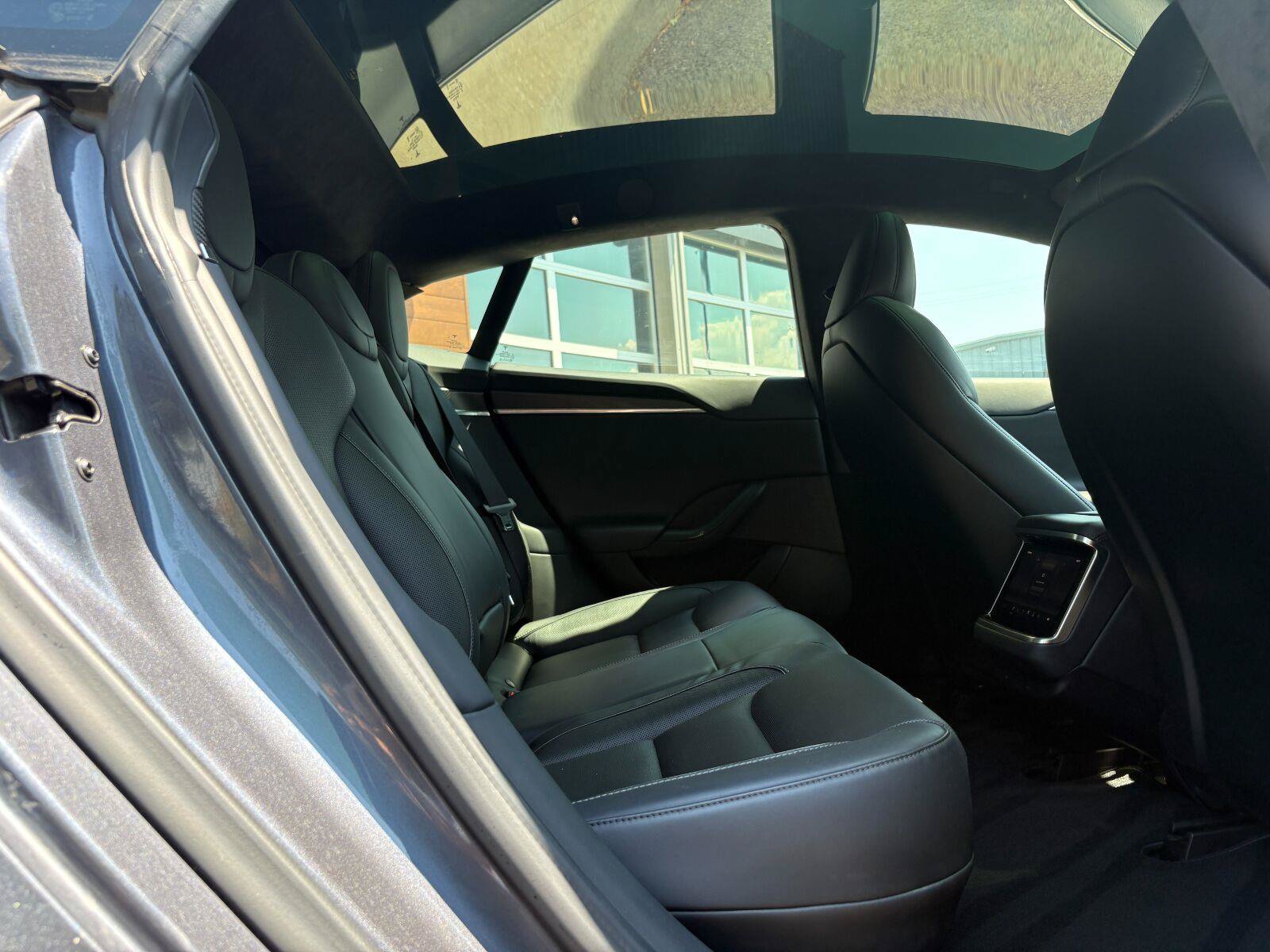 Used 2022 Tesla Model S Plaid AWD/4WD image 17