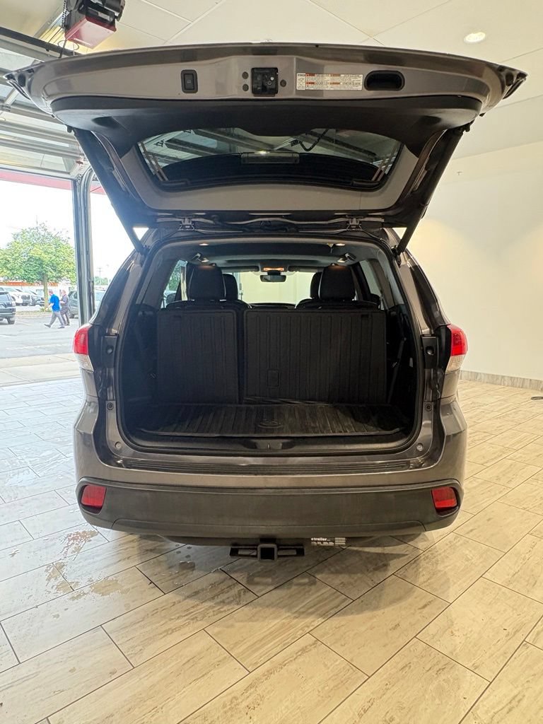 Used 2018 Toyota Highlander XLE AWD/4WD image 19