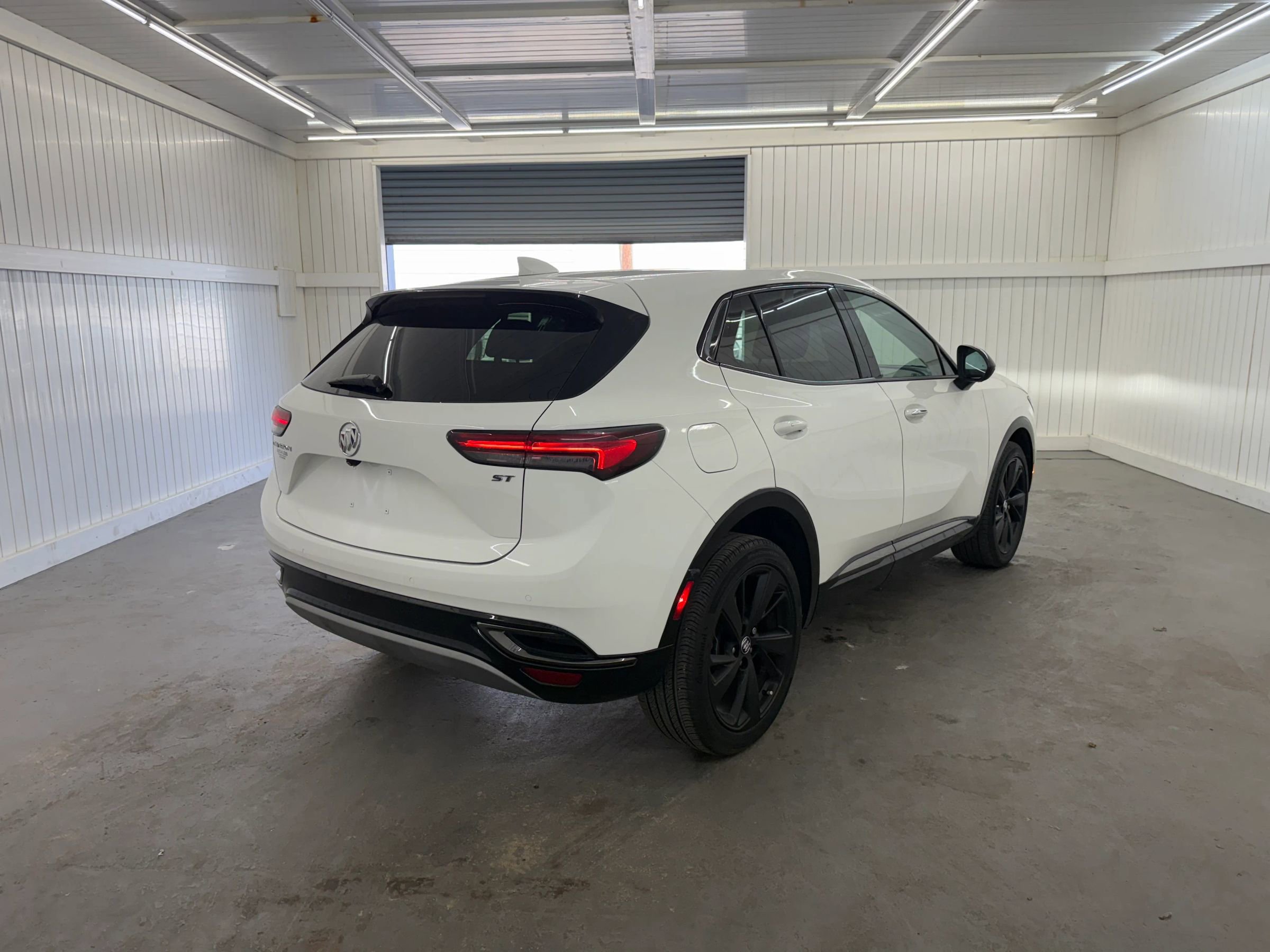 Used 2022 Buick Envision Essence w/ Sport Touring Package image 5