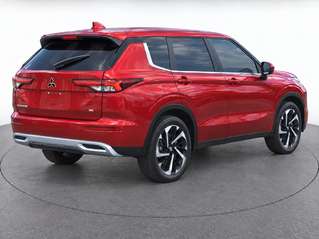 Used 2024 Mitsubishi Outlander FWD image 3