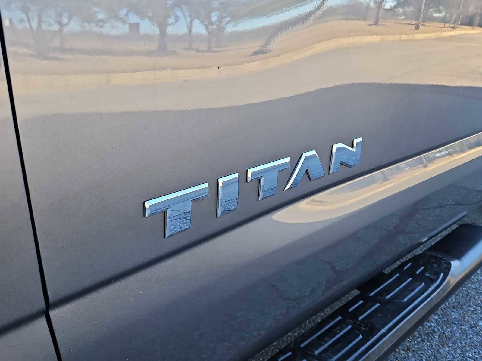 Used 2017 Nissan Titan SV image 13