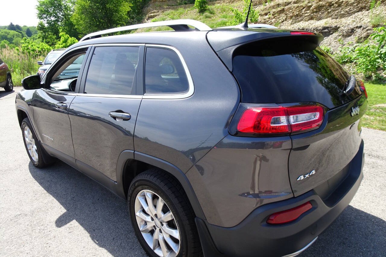 Used 2017 Jeep Cherokee Limited AWD/4WD image 8