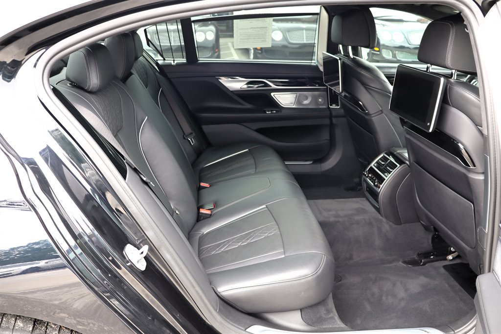 Used 2018 BMW 750i xDrive AWD/4WD image 23