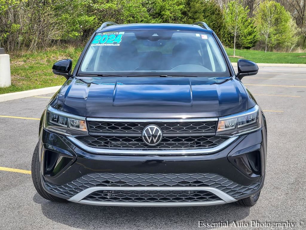 Used 2024 Volkswagen Taos SE FWD image 4