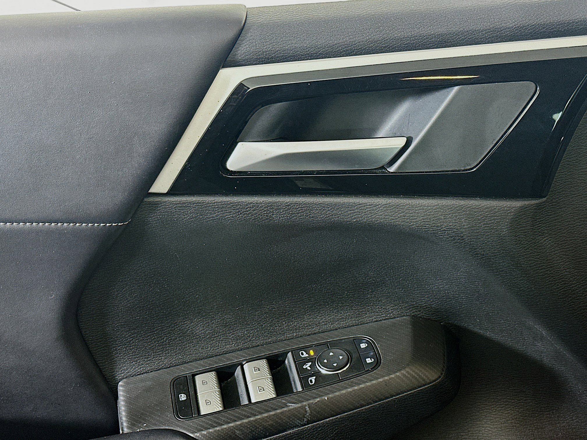 Used 2024 Mitsubishi Outlander SE image 15