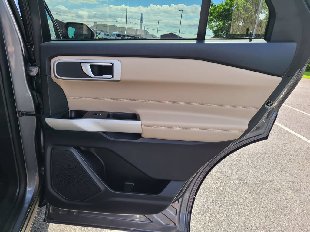 Used 2022 Ford Explorer XLT AWD/4WD image 13