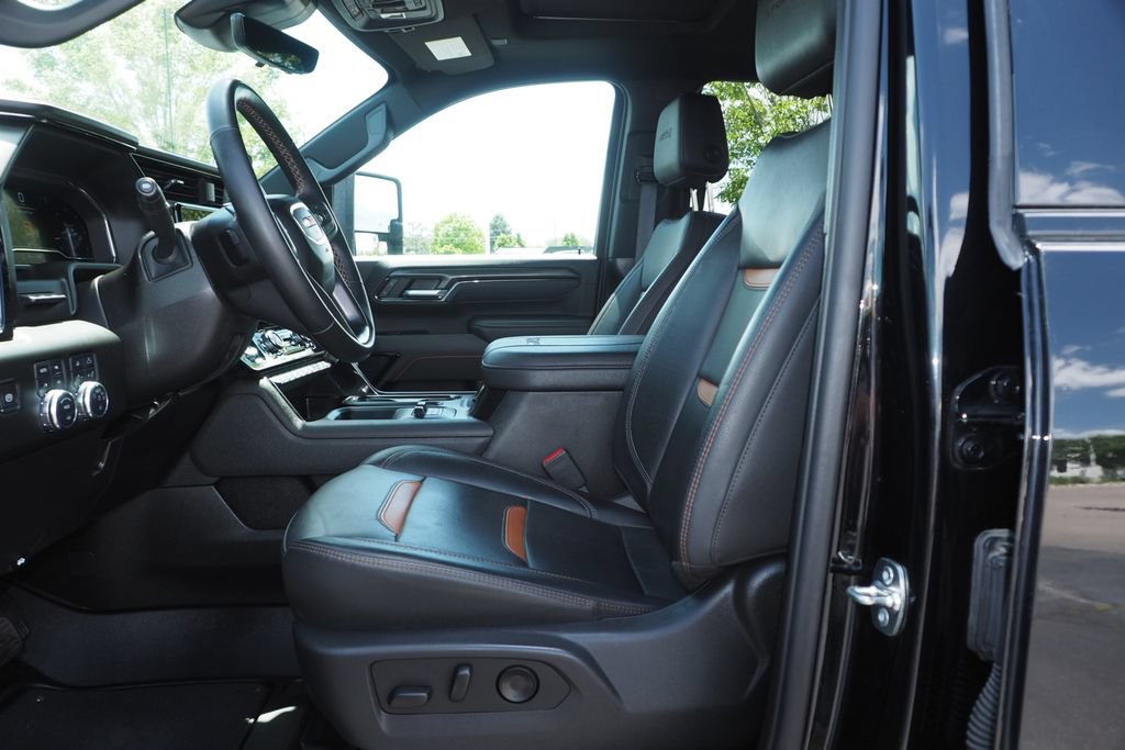 Used 2025 GMC Sierra 3500 AT4 w/ AT4 Premium Plus Package AWD/4WD image 13