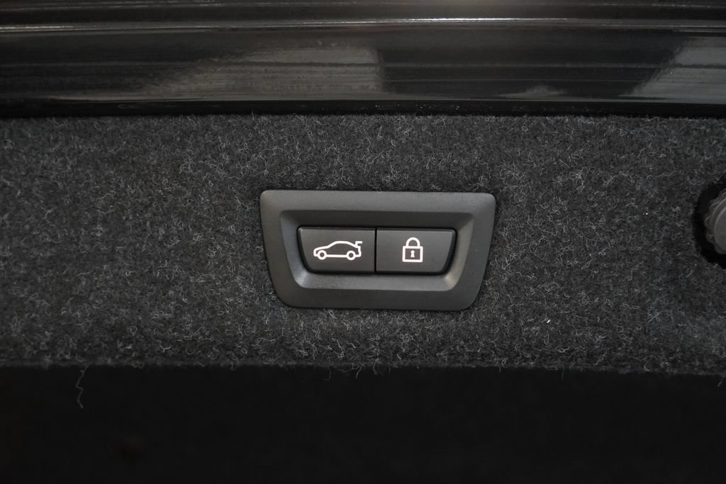 Used 2021 BMW 530e xDrive w/ Parking Assistance Package AWD/4WD image 11