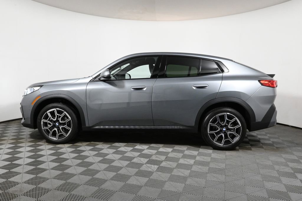 Certified 2025 BMW X2 xDrive28i w/ Technology Package image 2