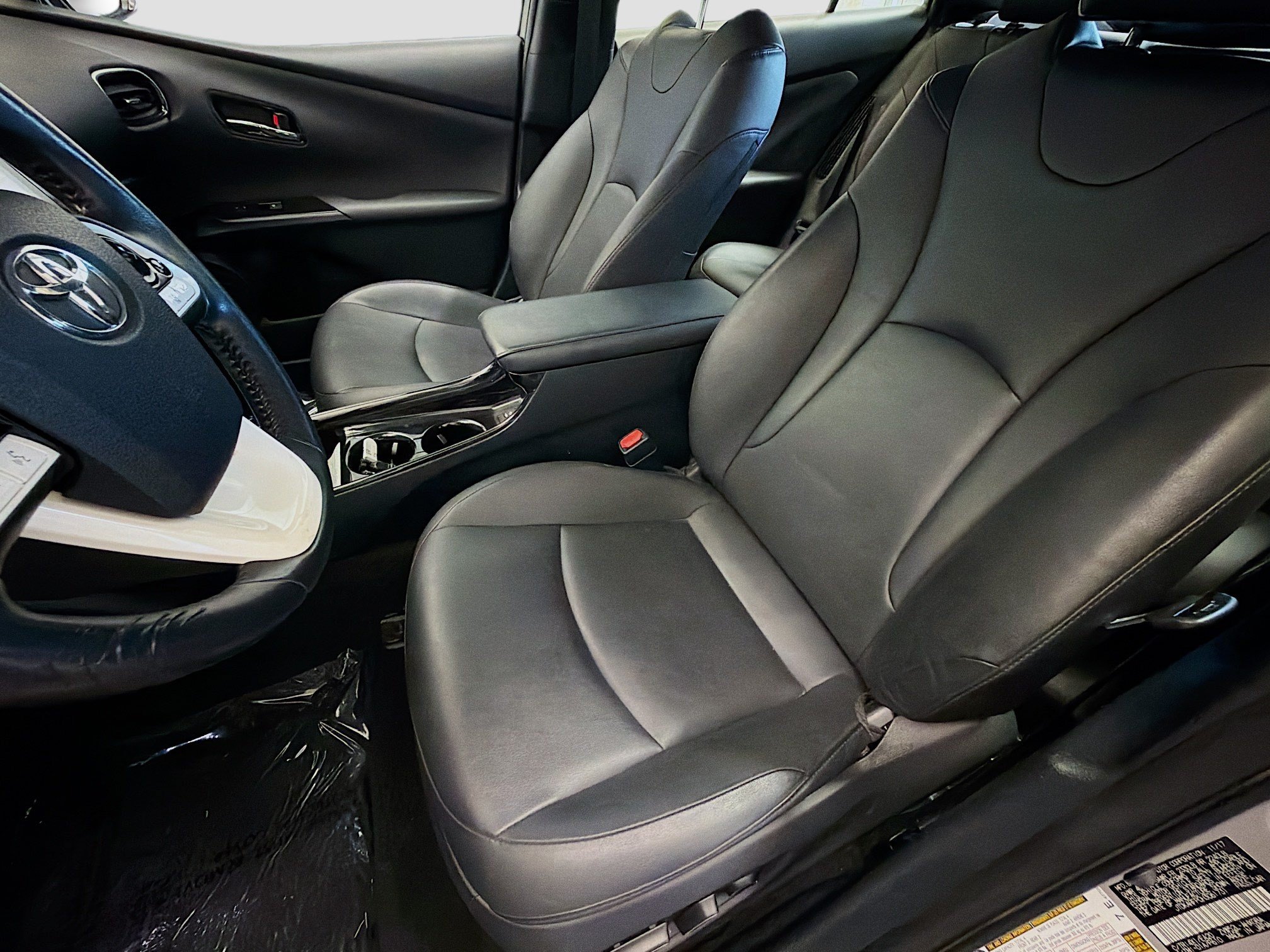 Used 2017 Toyota Prius Prime Advanced w/ Carpet Mat Package FWD image 11
