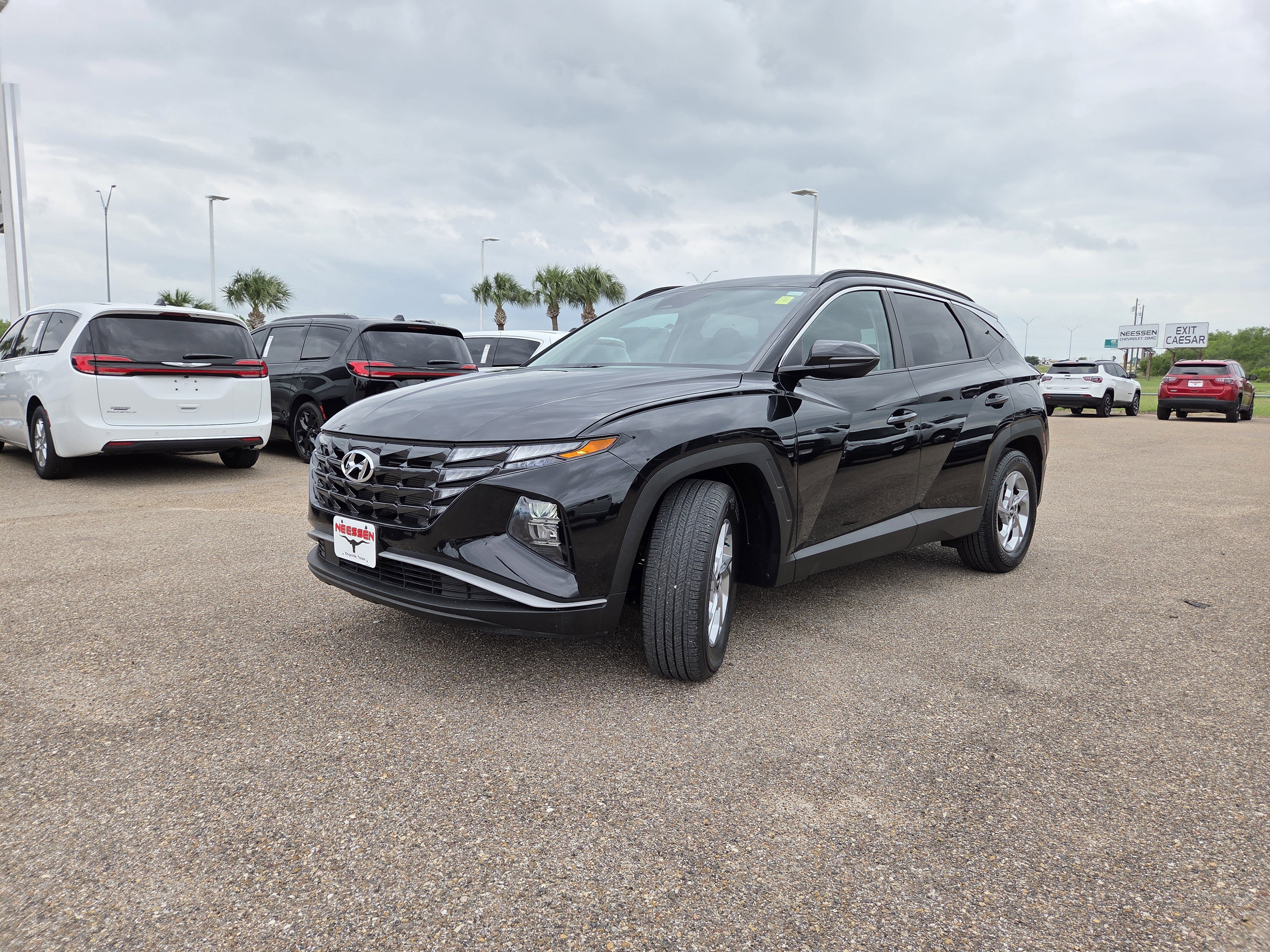 Used 2022 Hyundai Tucson SEL w/ Cargo Package FWD image 3