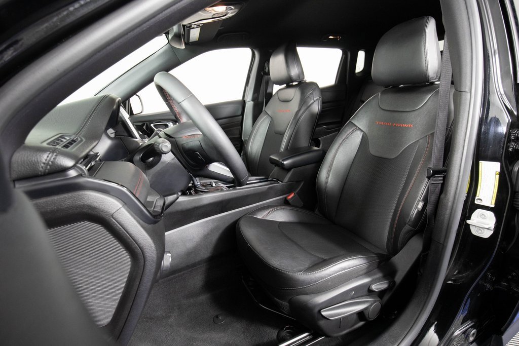 Used 2024 Jeep Compass Trailhawk image 10