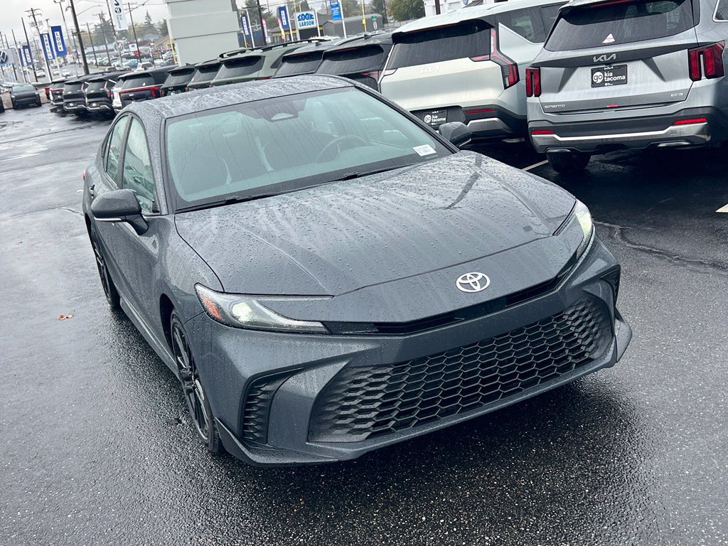 Used 2025 Toyota Camry SE FWD image 3