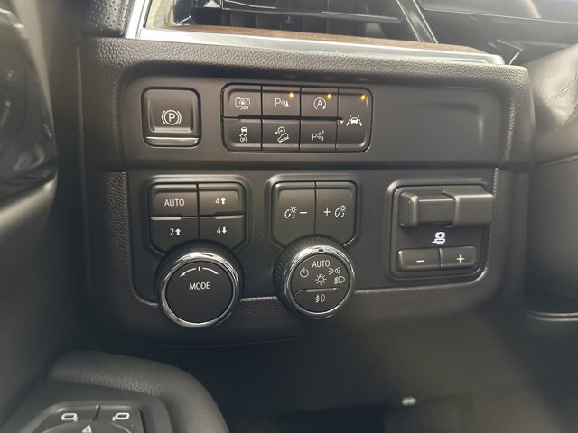 New 2026 Chevrolet Suburban High Country w/ Sun And Tow Package image 24