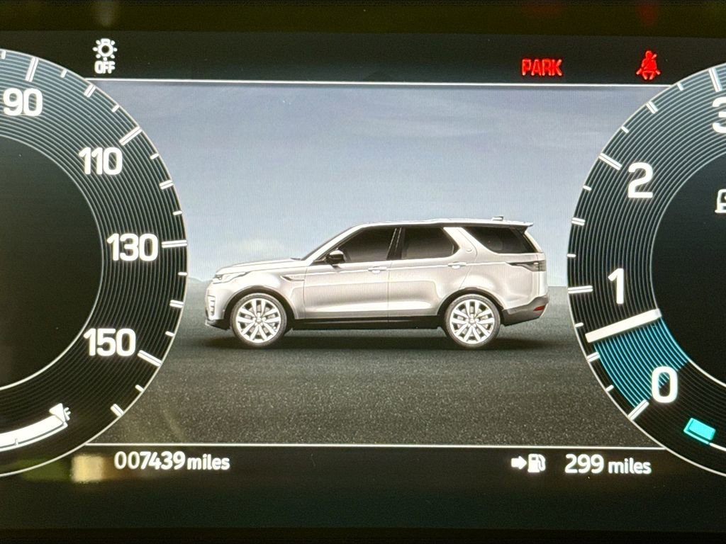 Used 2024 Land Rover Discovery Metropolitan Edition AWD/4WD image 11